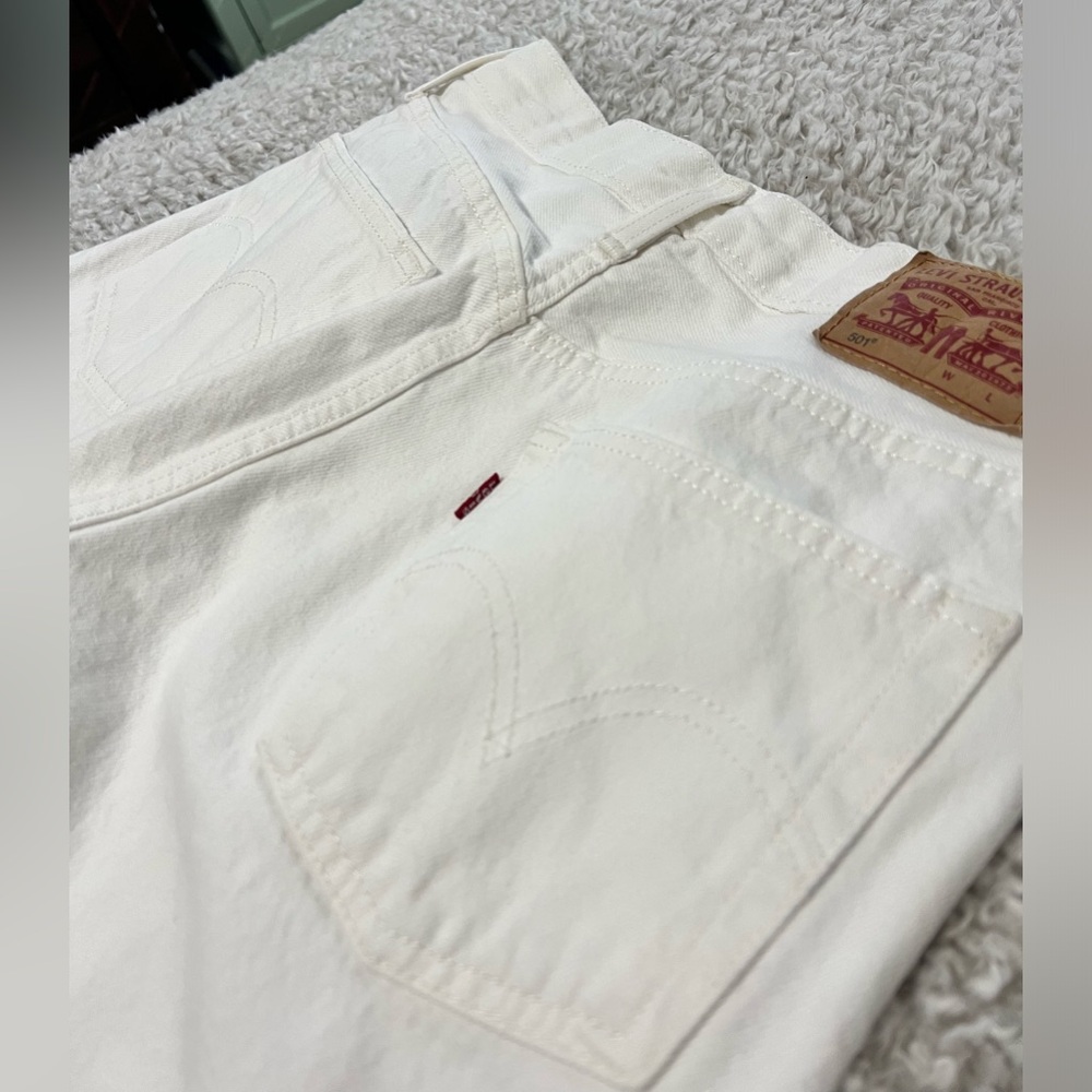 Levi's 501 original fit jeans in white/ivory - size 26